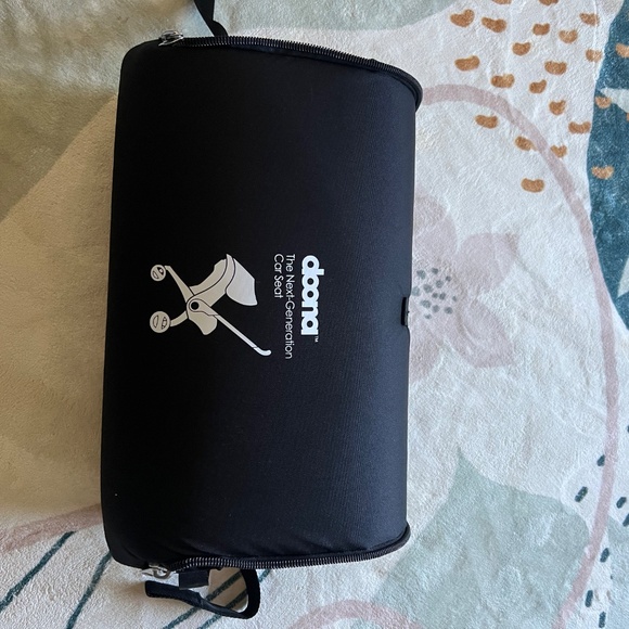 Doona Padded Travel Bag - Picture 2 of 3